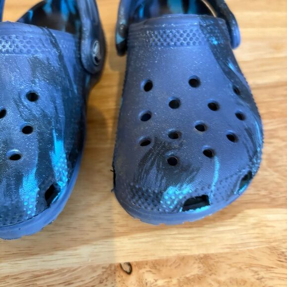 Crocs Blue Tie Dye Clogs Size C8 - Picture 5 of 9